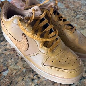 Nike Youth Court Borough Low